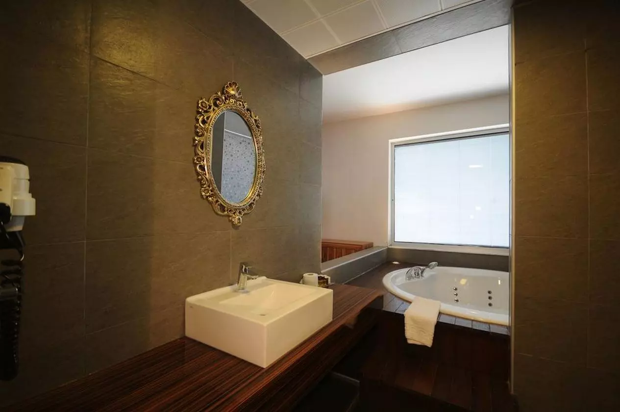 CLESEASIDE_SHABAVIZ (4).jpg